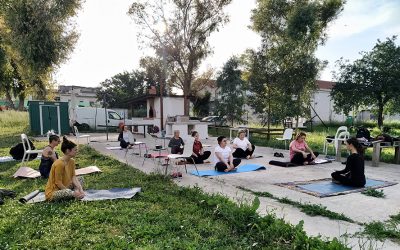 Yoga: appuntamento settimanale per una lezione a contatto con la natura